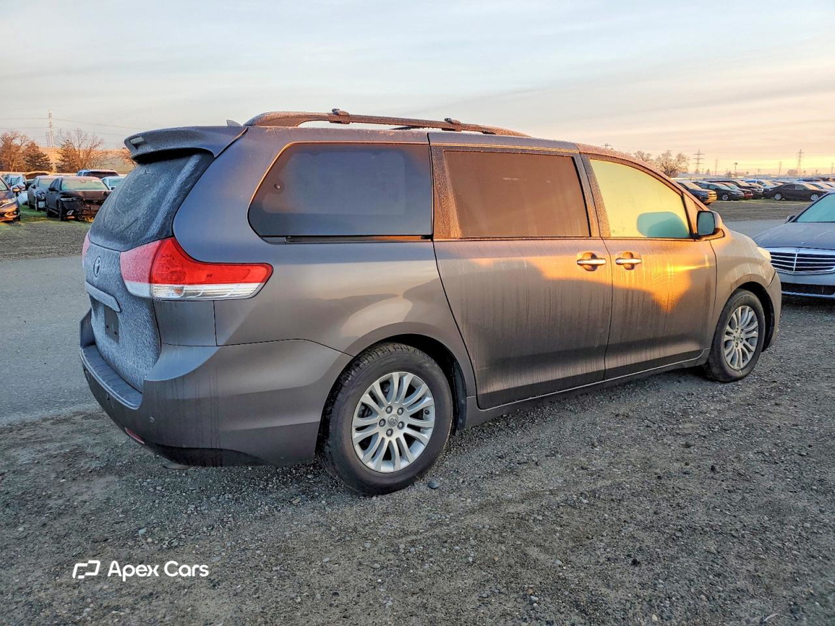 Toyota Sienna 2012