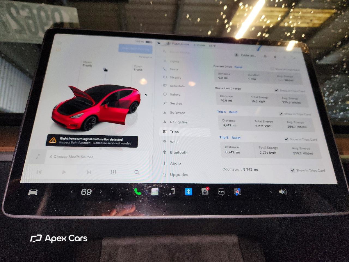 Tesla Model Y 2025