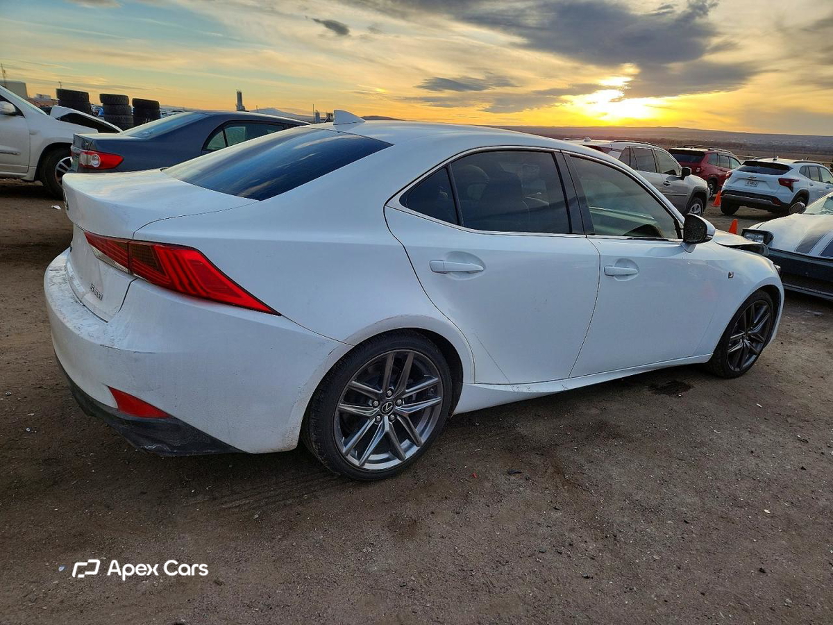 Lexus IS 2018
