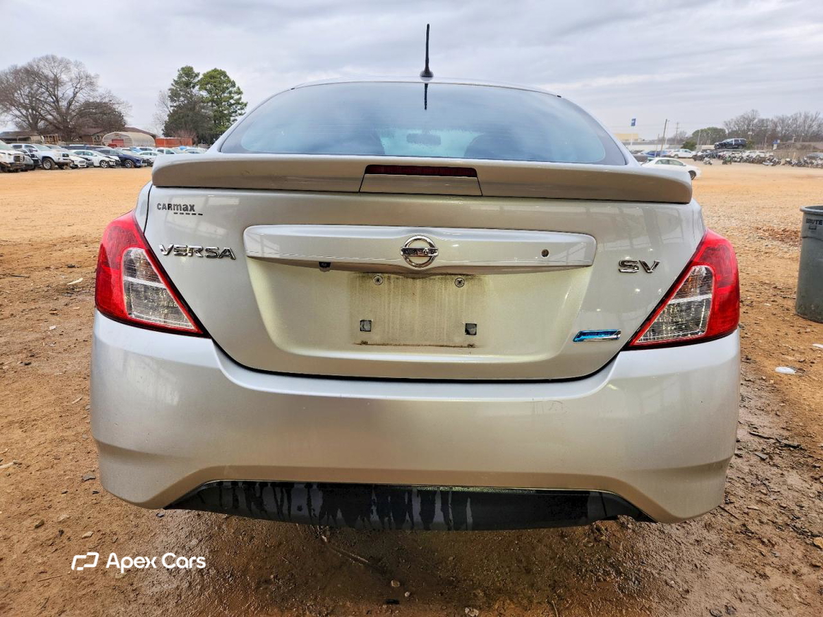 Nissan Versa 2015