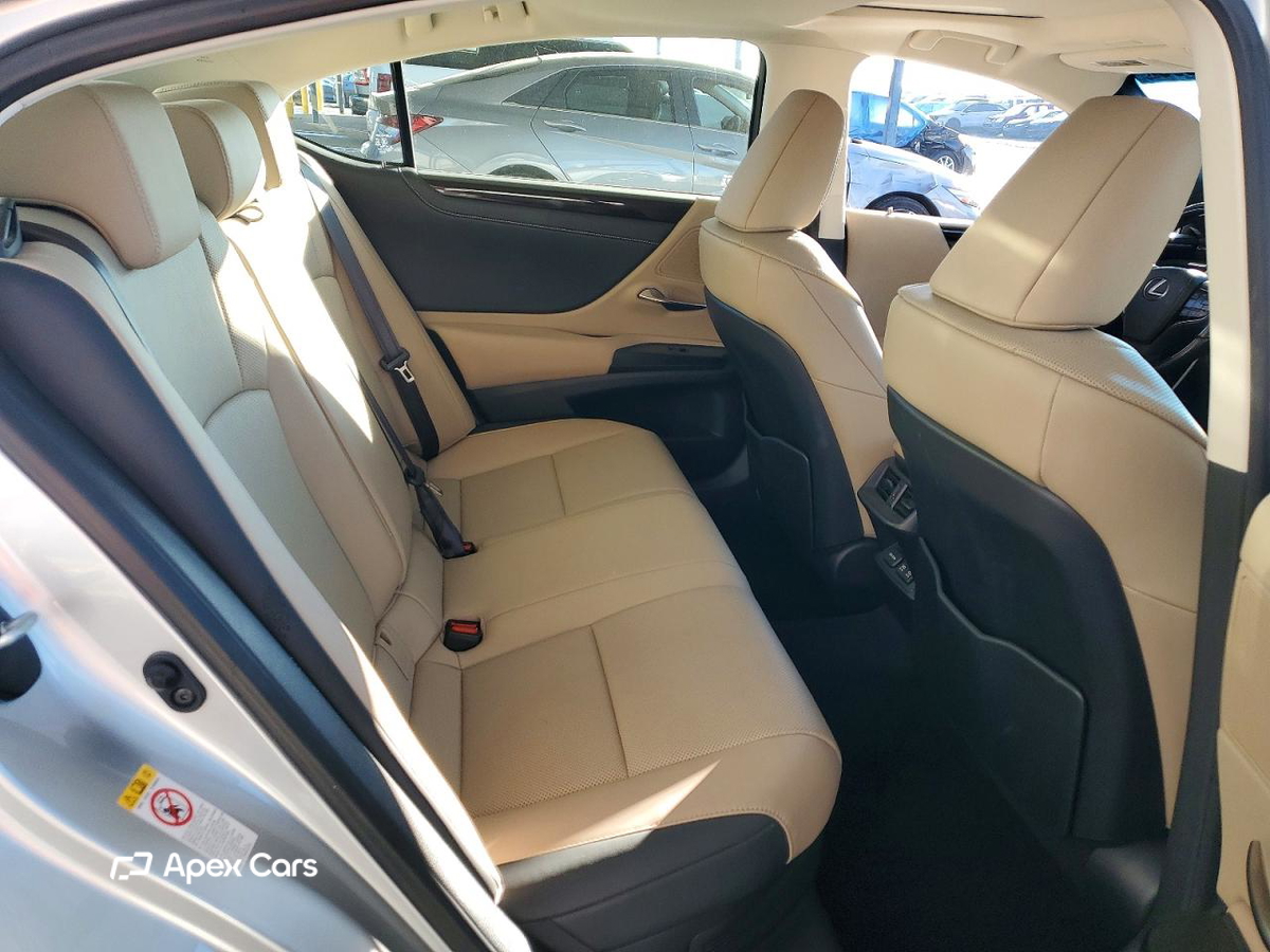 Lexus ES 2019