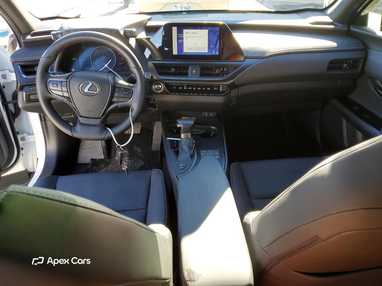 Lexus UX 2024