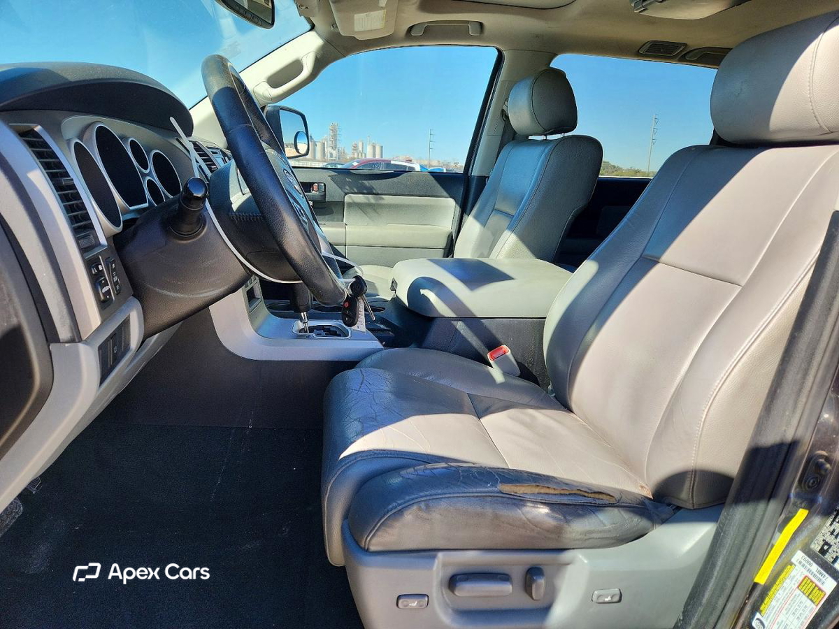 Toyota Sequoia 2016