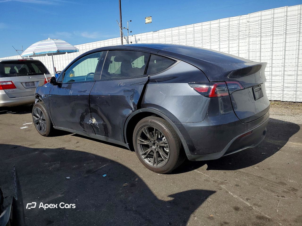 Tesla Model Y 2025