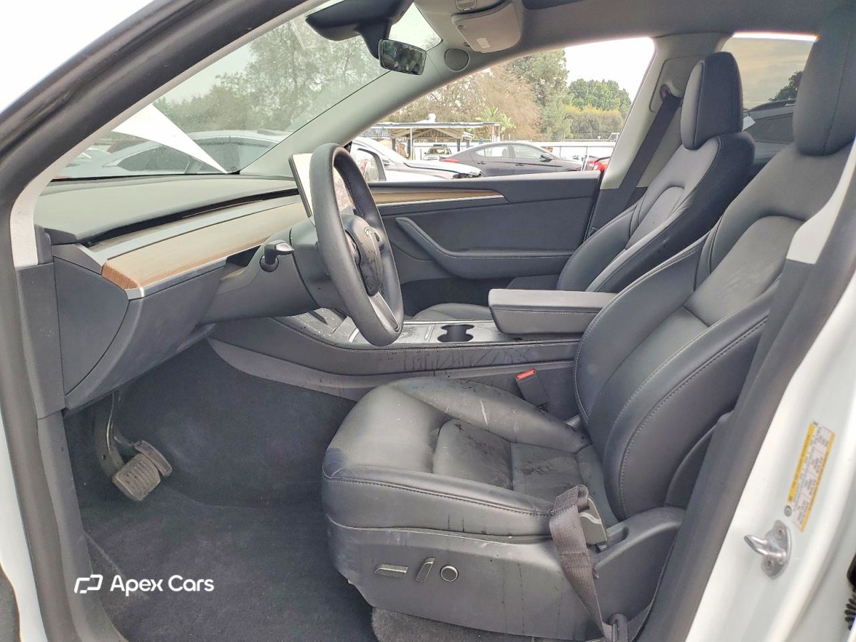 Tesla Model Y 2024
