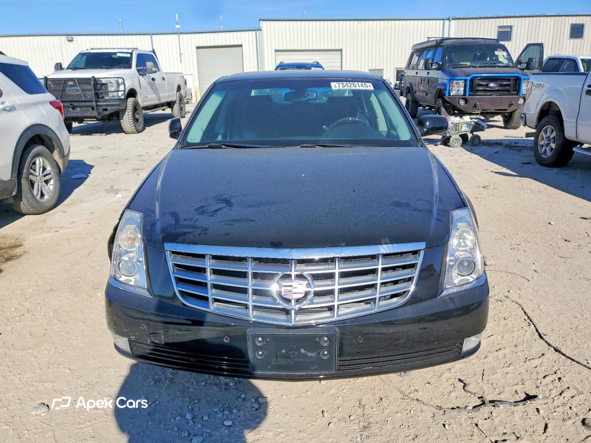 Cadillac DTS 2011