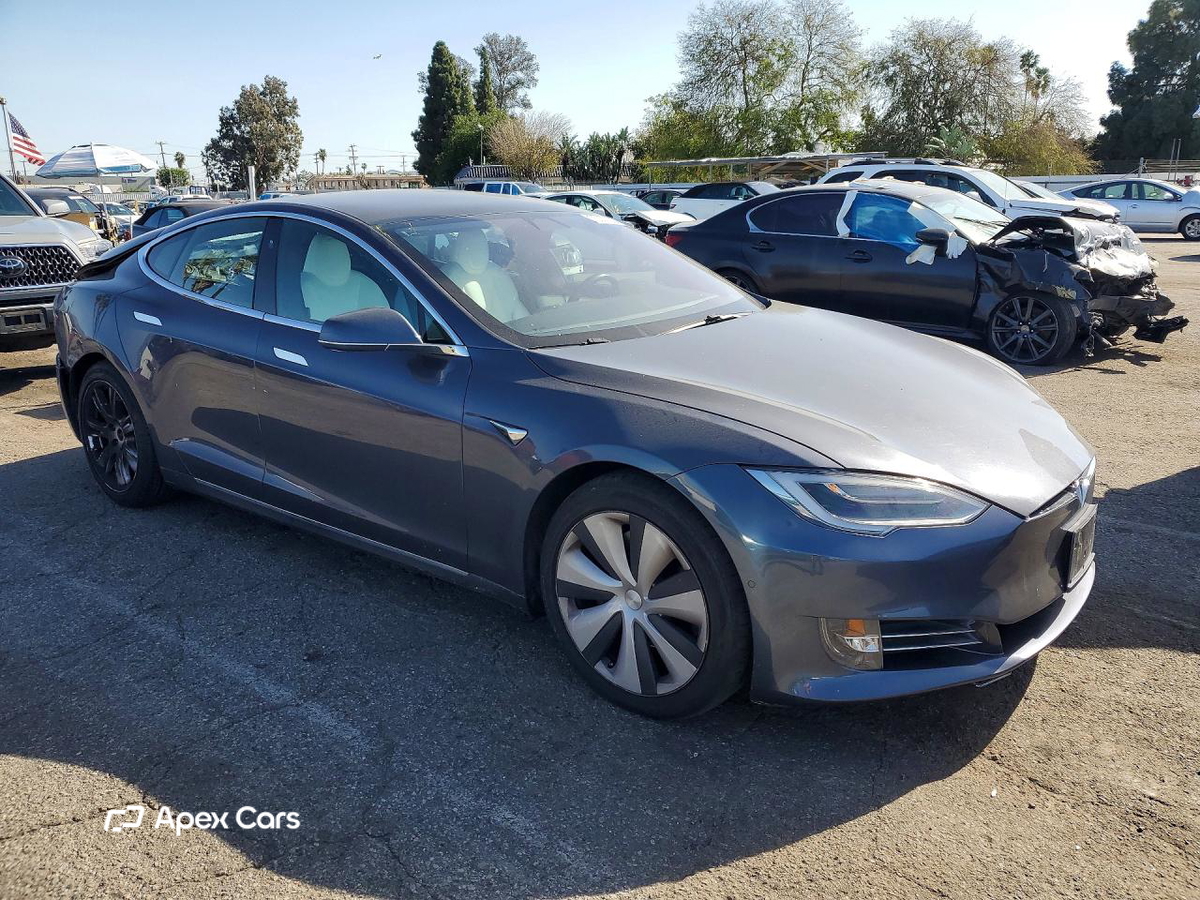 Tesla Model S 2020