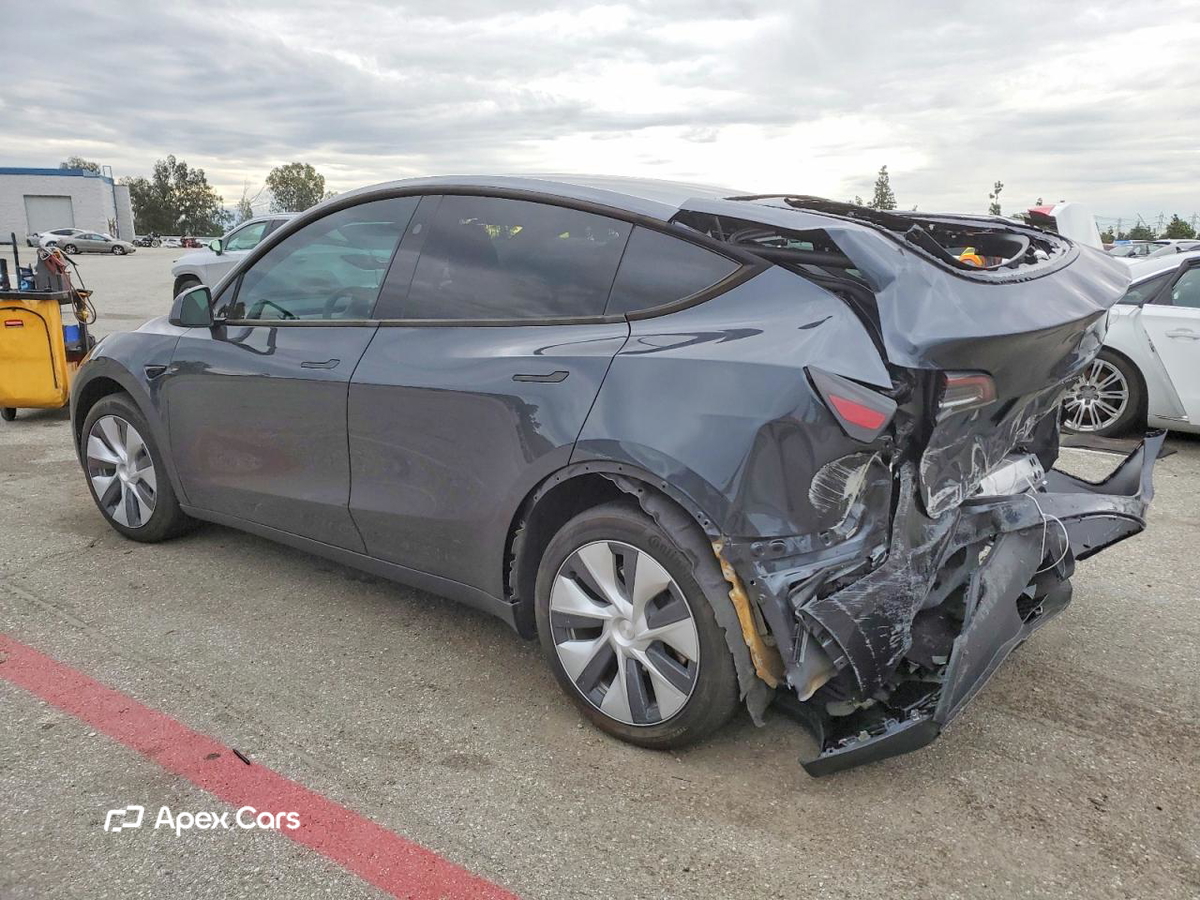 Tesla Model Y 2024