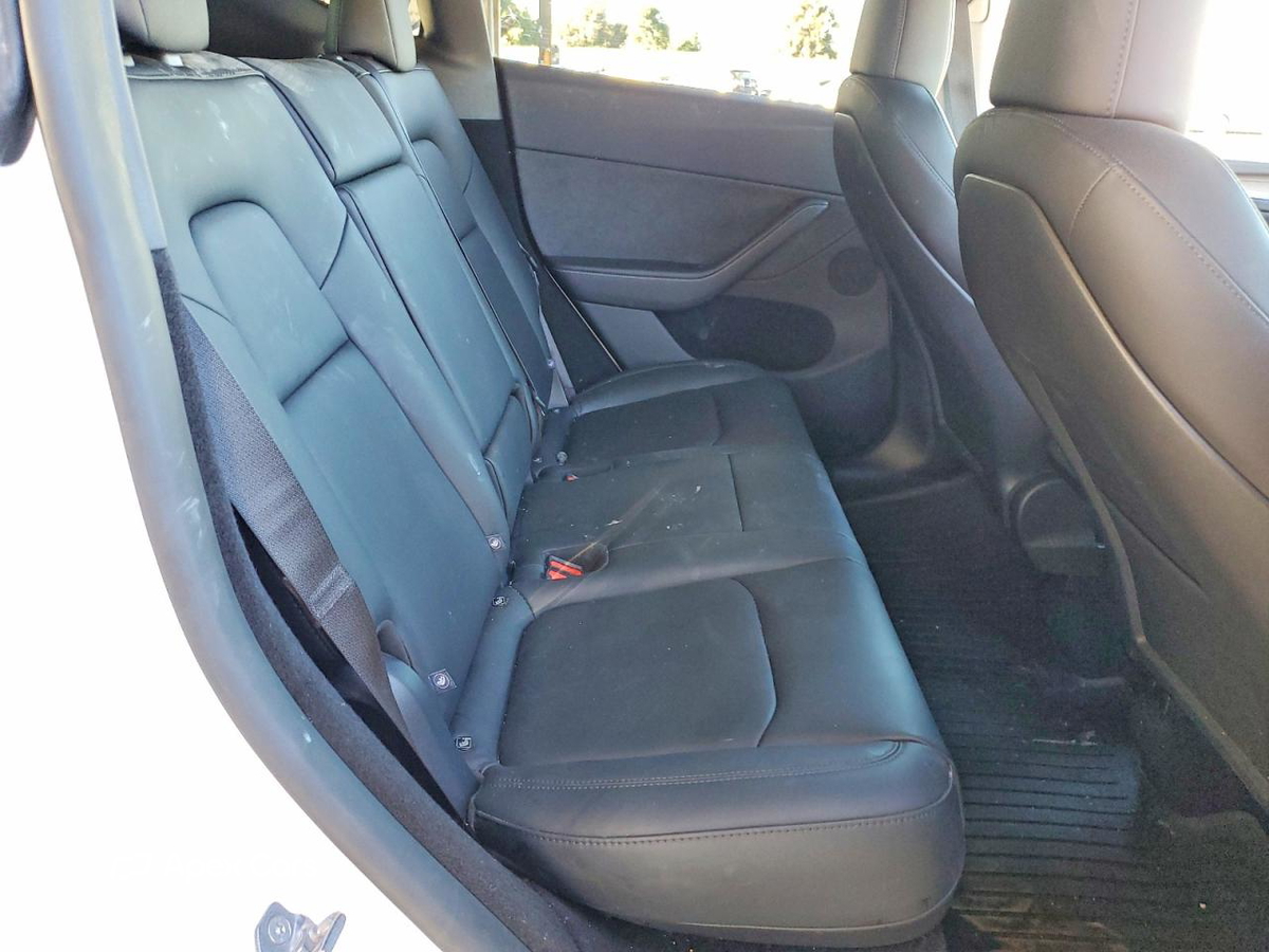 Tesla Model Y 2025