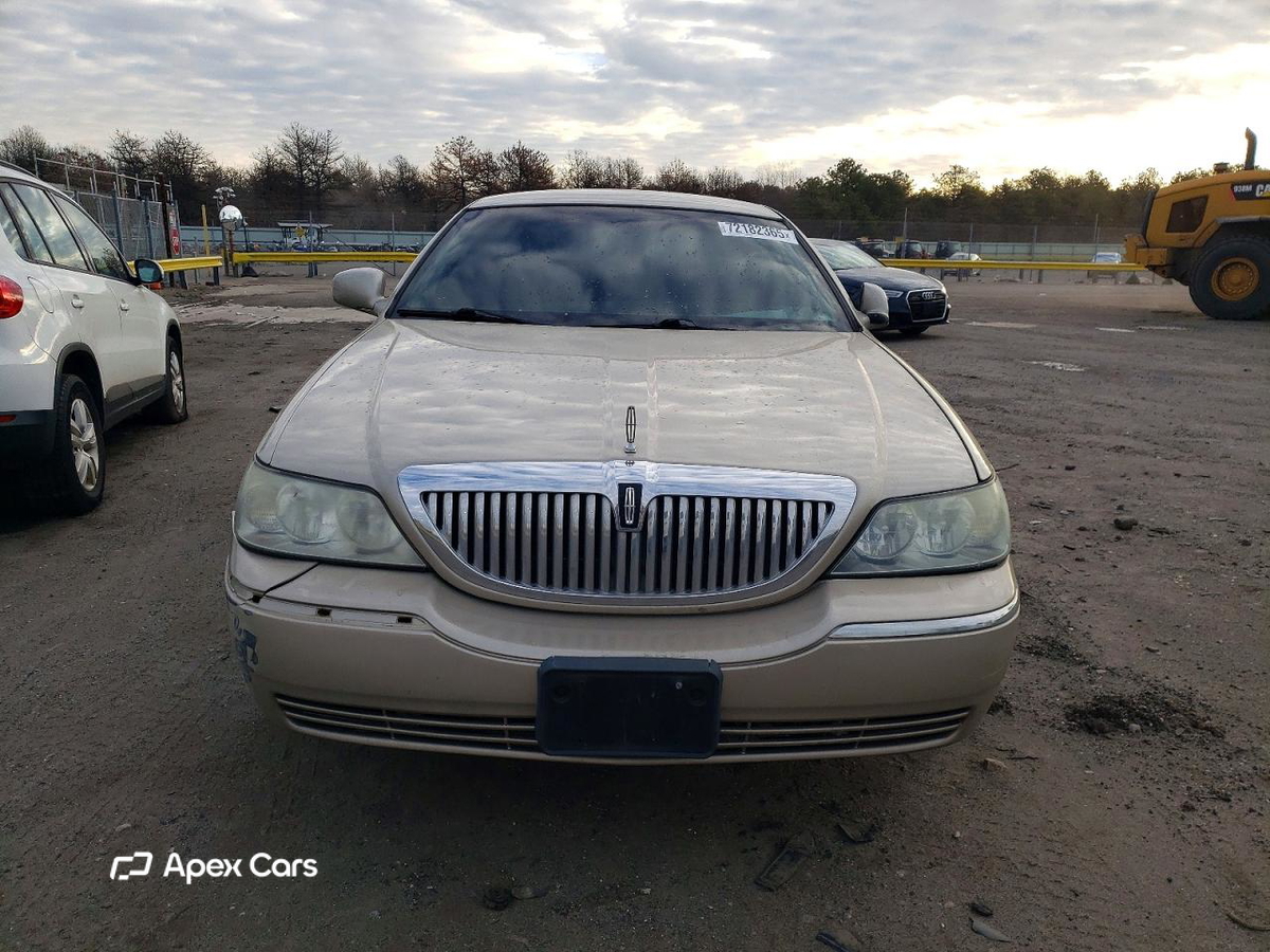 Lincoln Town Car 2010