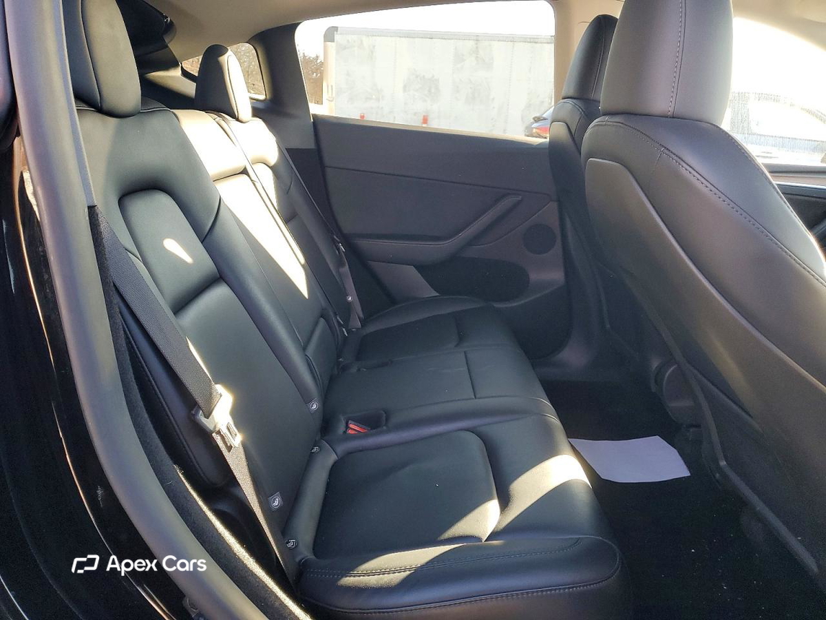 Tesla Model Y 2025