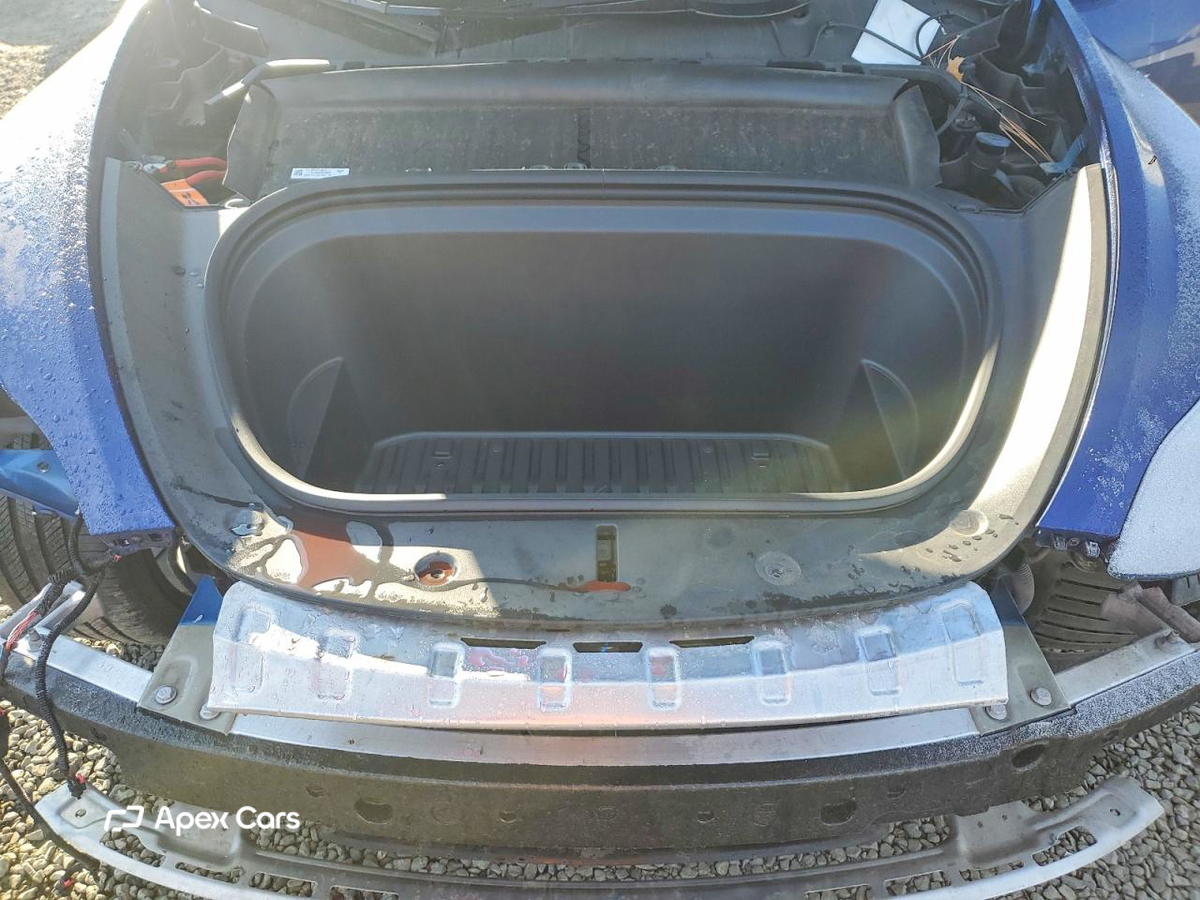 Tesla Model Y 2025