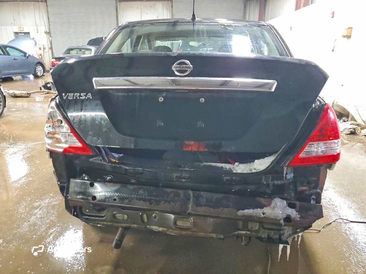 Versa 2011