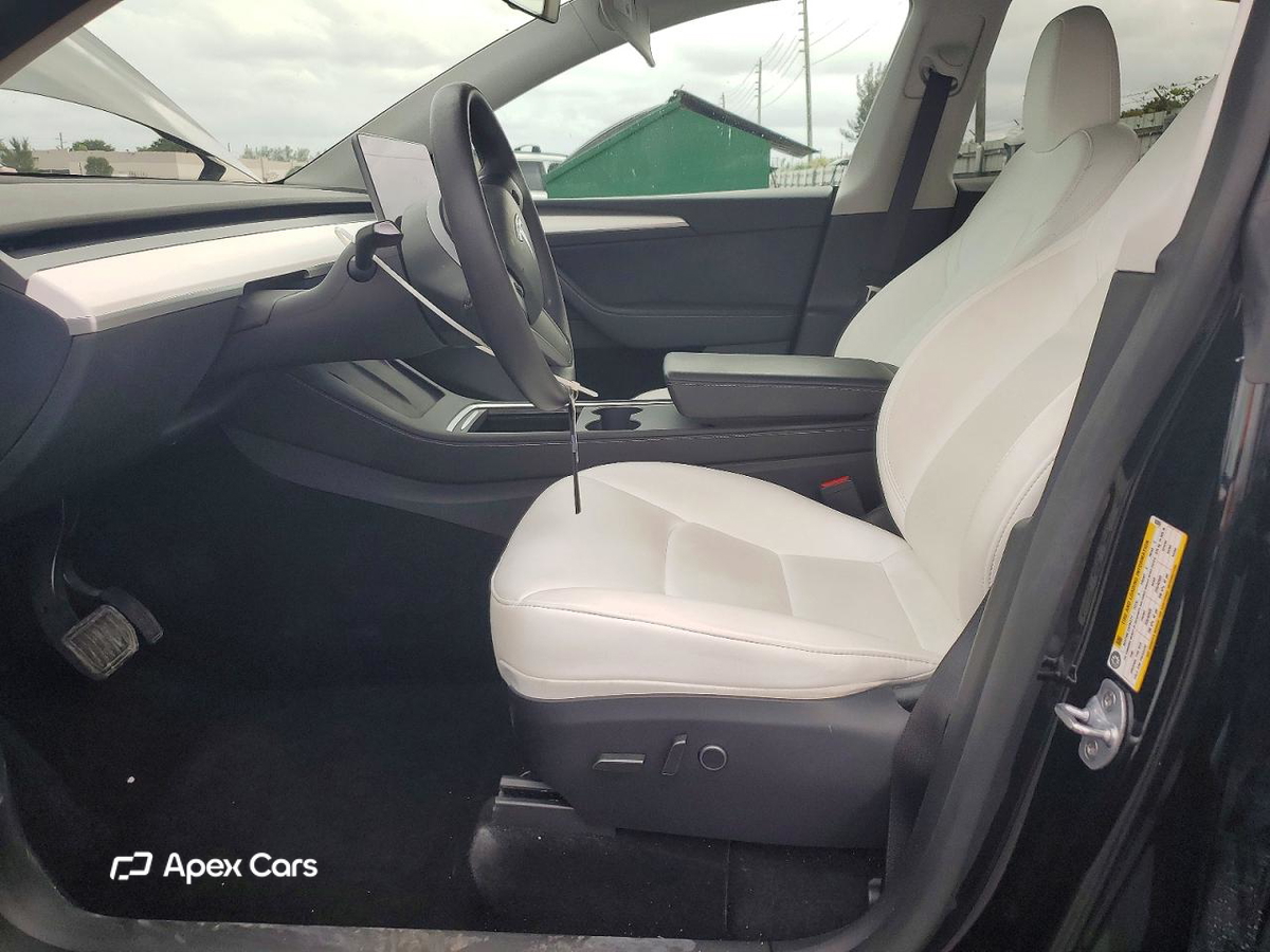 Tesla Model Y 2024