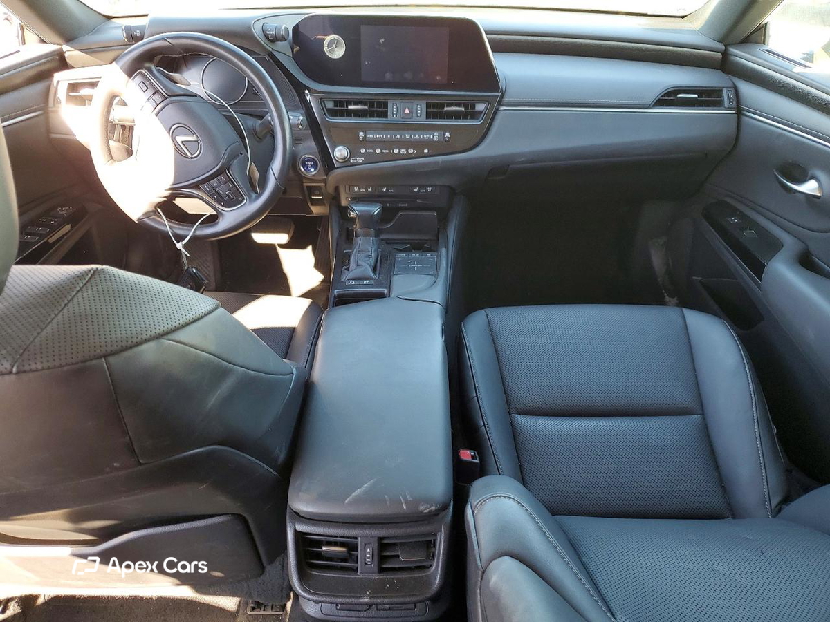Lexus ES 2022