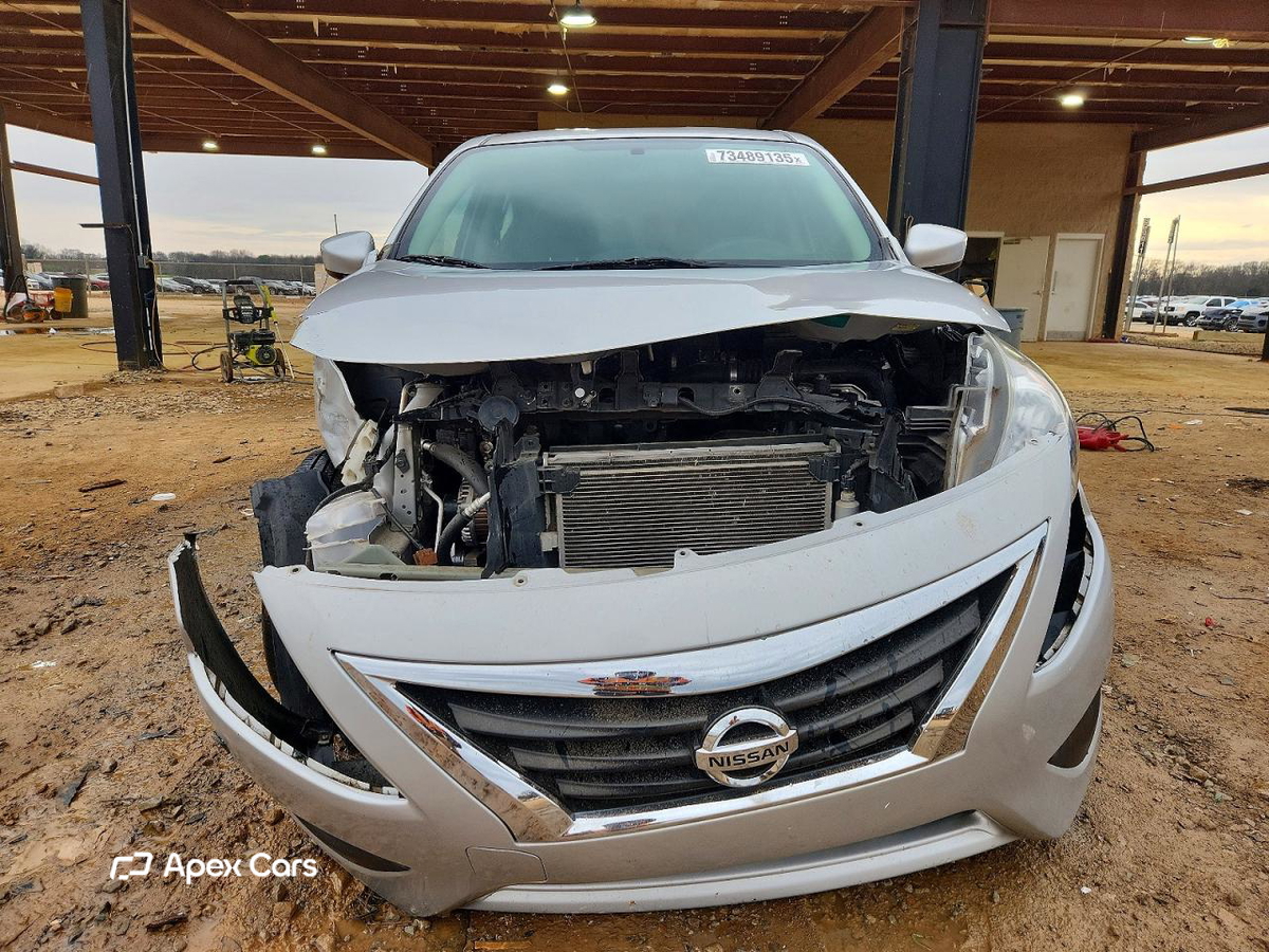 Nissan Versa 2015