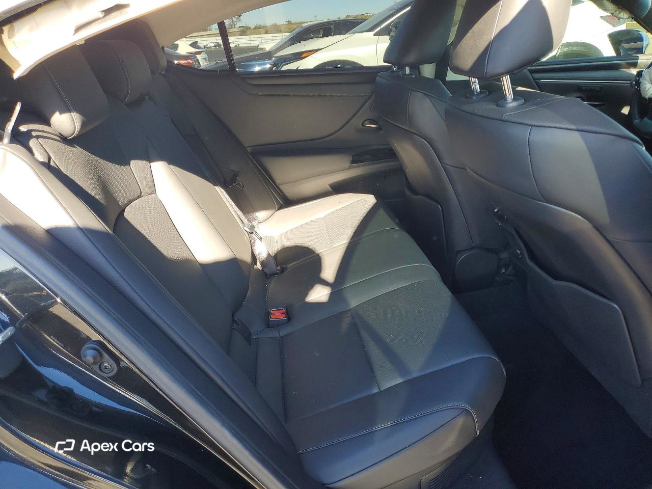 Lexus ES 2025