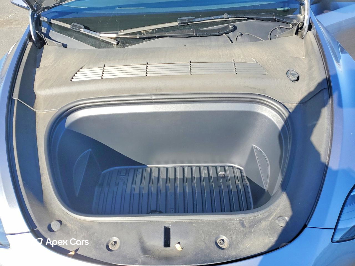Tesla Model Y 2025