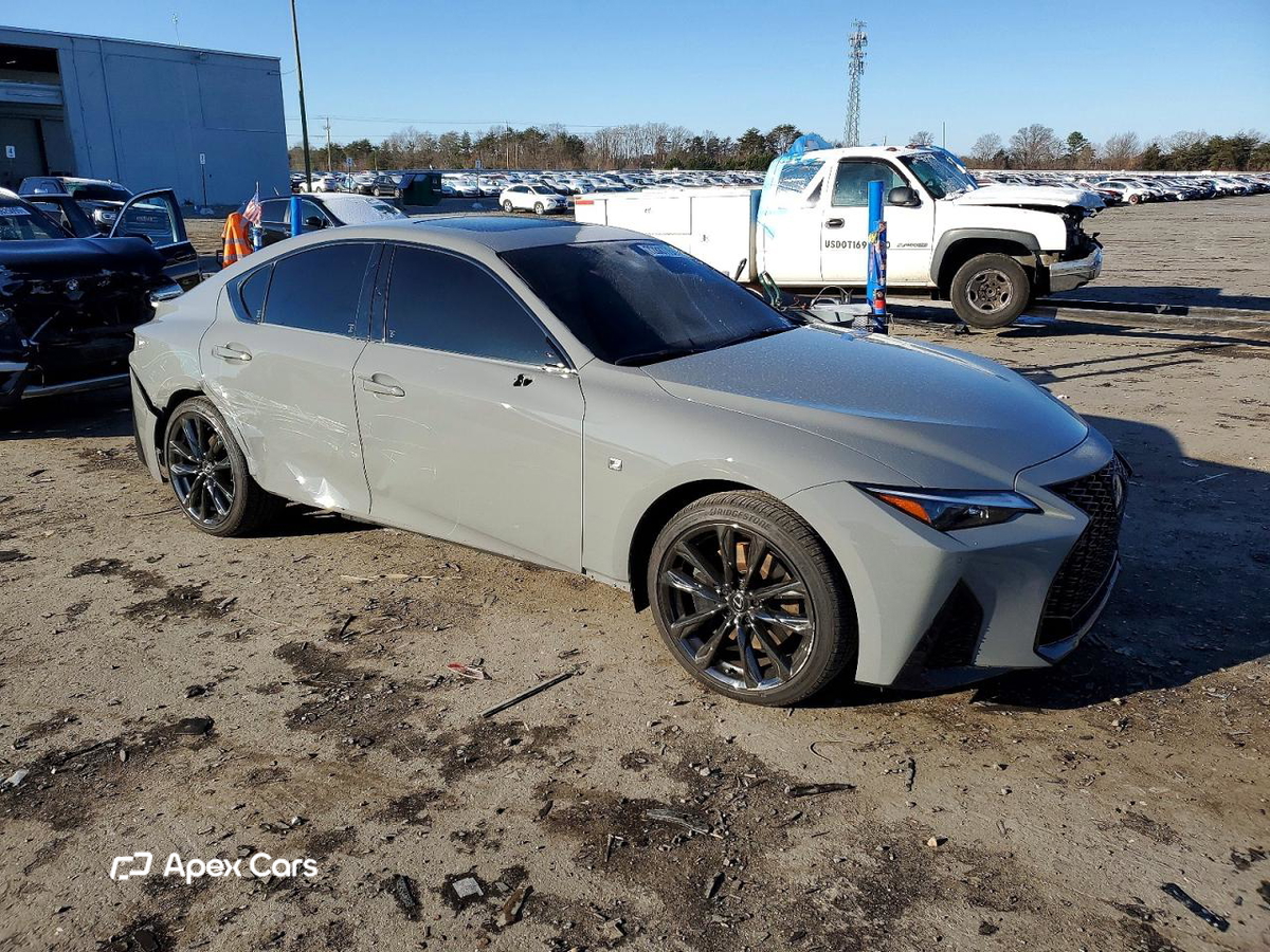Lexus IS 2025