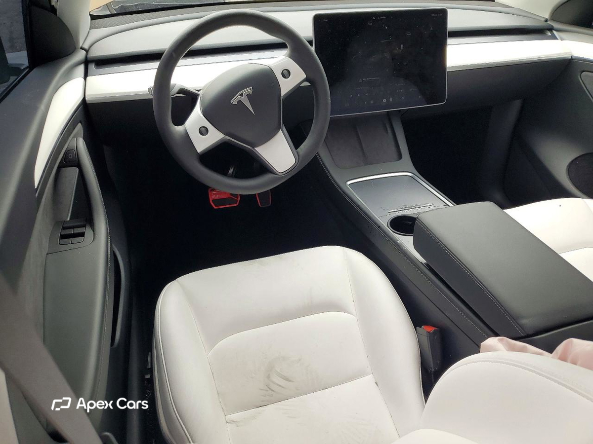 Tesla Model Y 2025