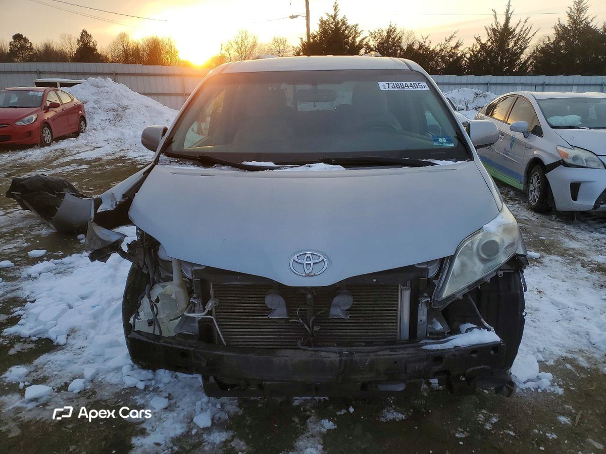 Toyota Sienna 2016