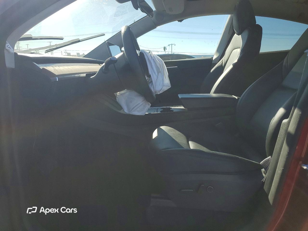 Tesla Model Y 2025