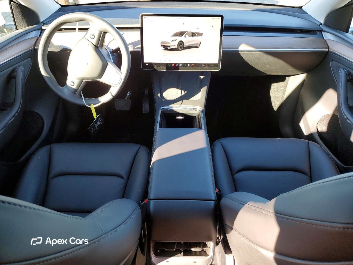 Tesla Model Y 2025