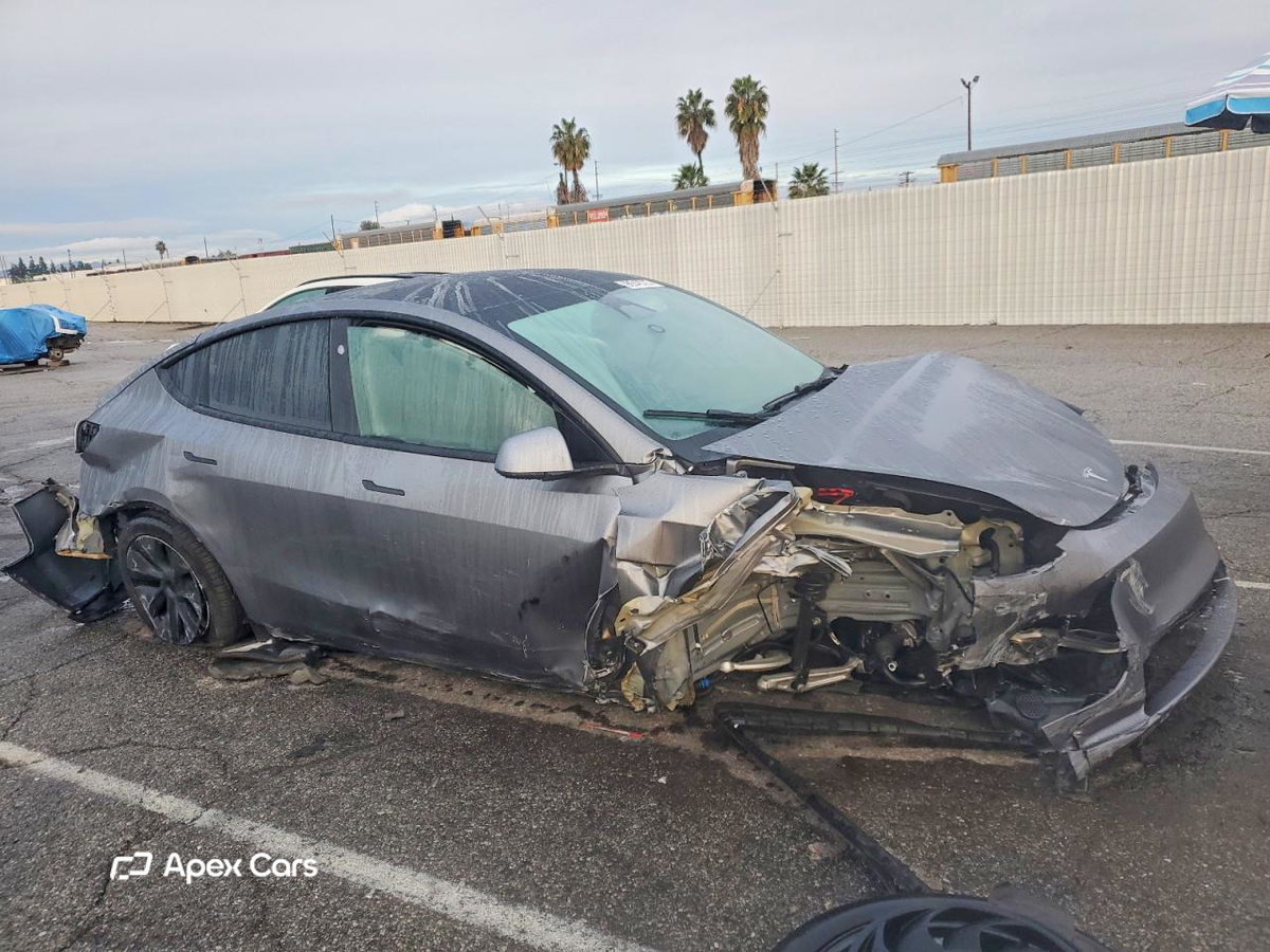 Tesla Model Y 2024
