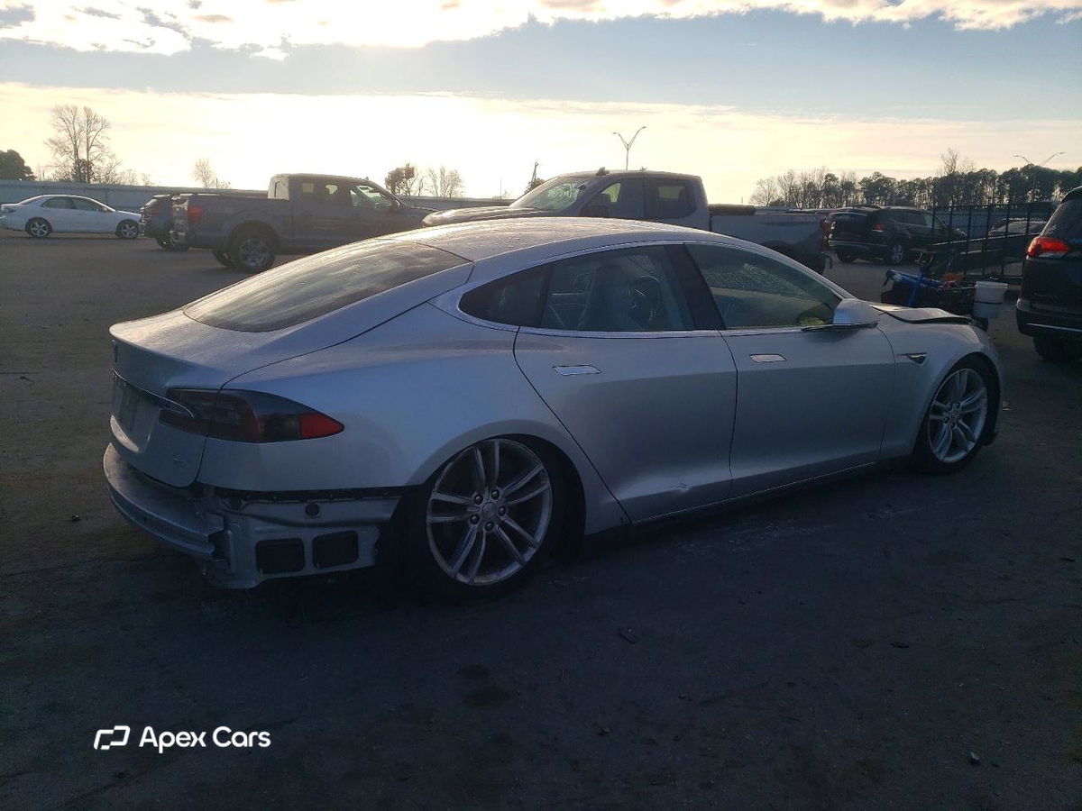 Tesla Model S 2015