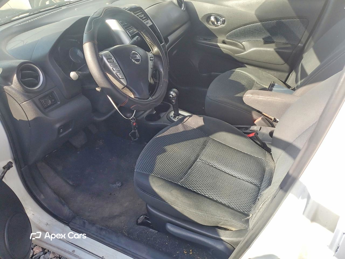 Nissan Versa 2015