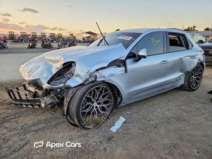 2015 Porsche Macan - Image 1 of 5
