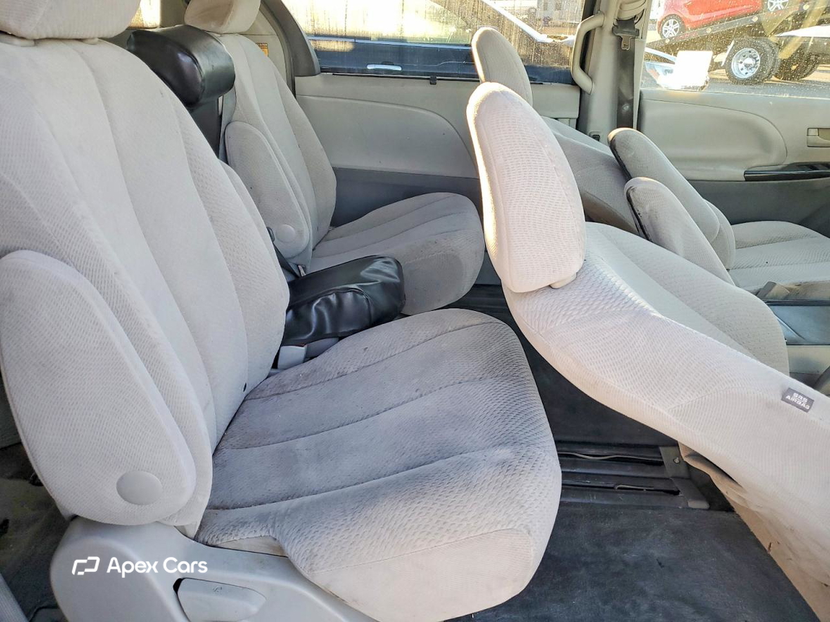 Toyota Sienna 2013
