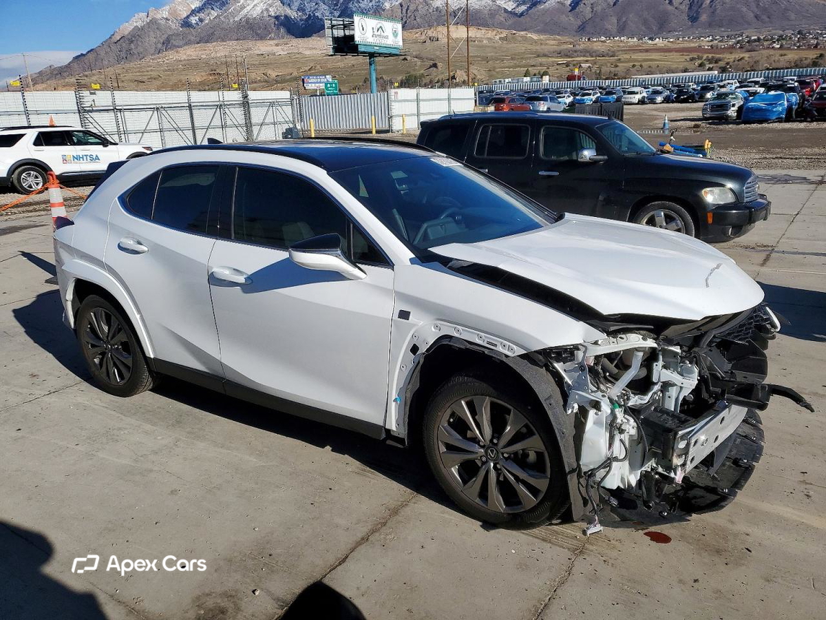 Lexus UX 2024