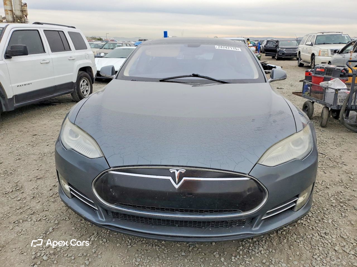 Tesla Model S 2013