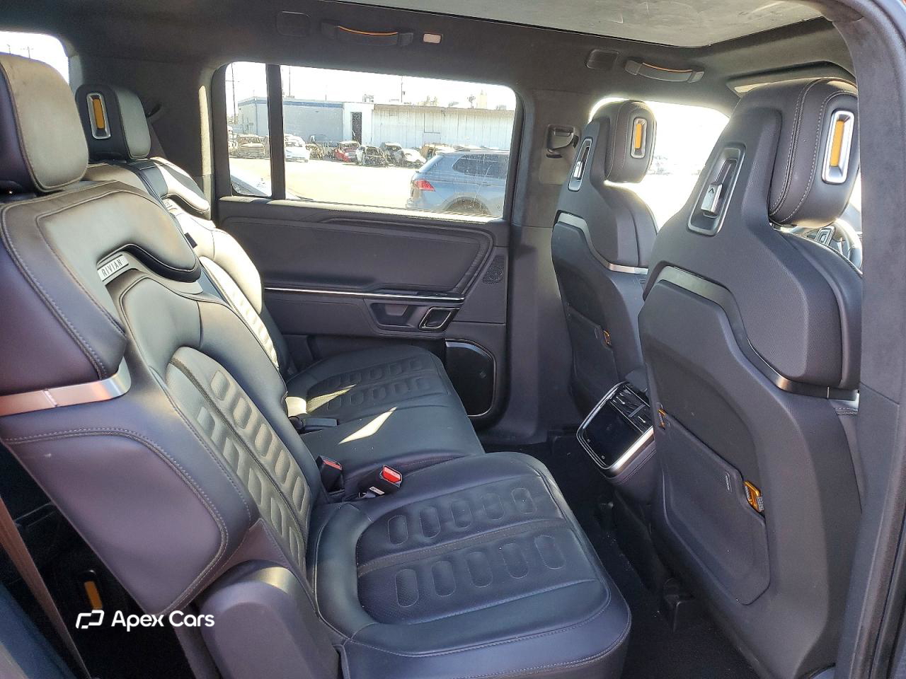 Rivian R1S 2023