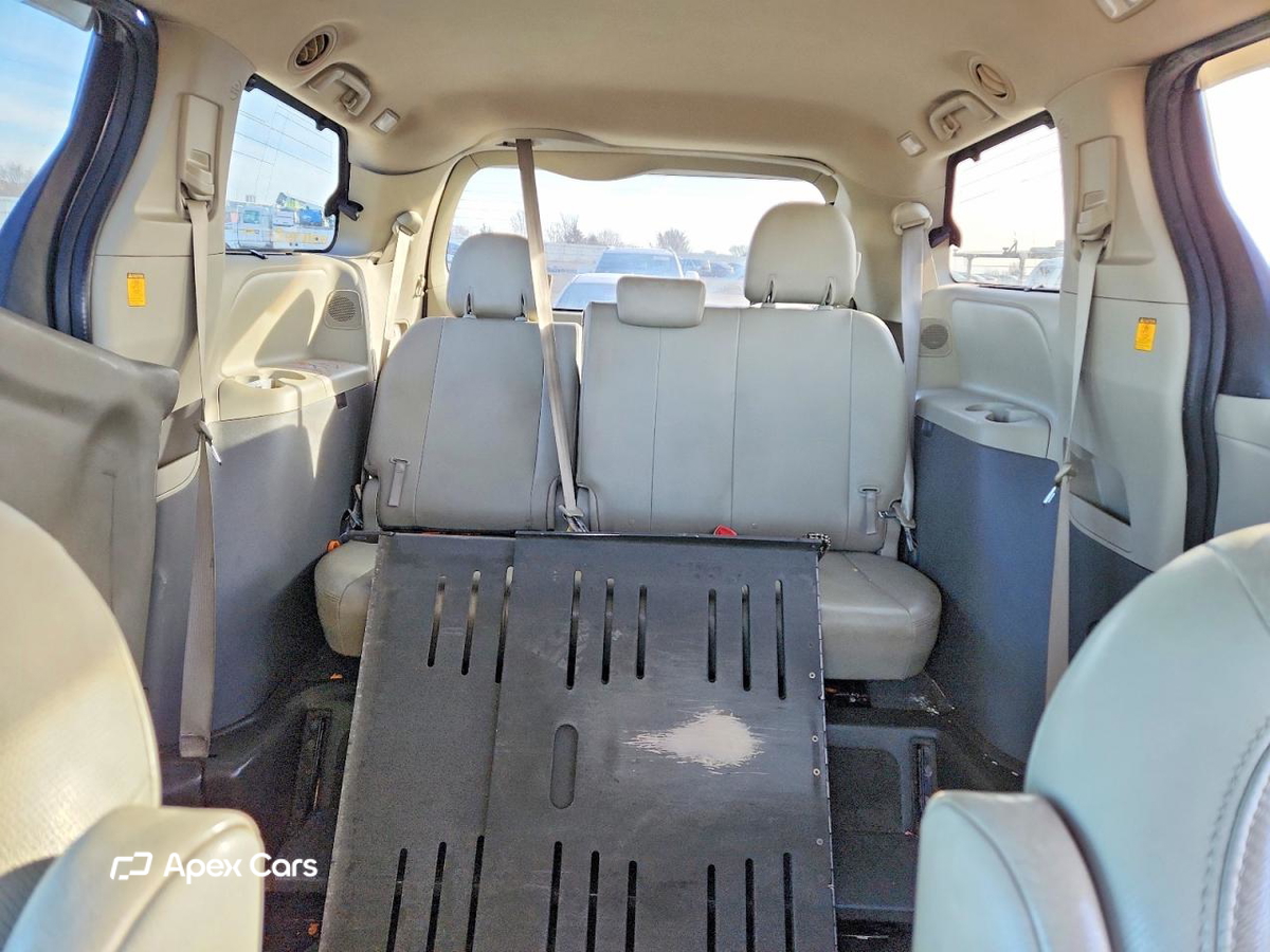 Toyota Sienna 2011