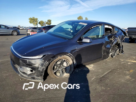 Tesla Model Y 2026 - Image 1 of 15
