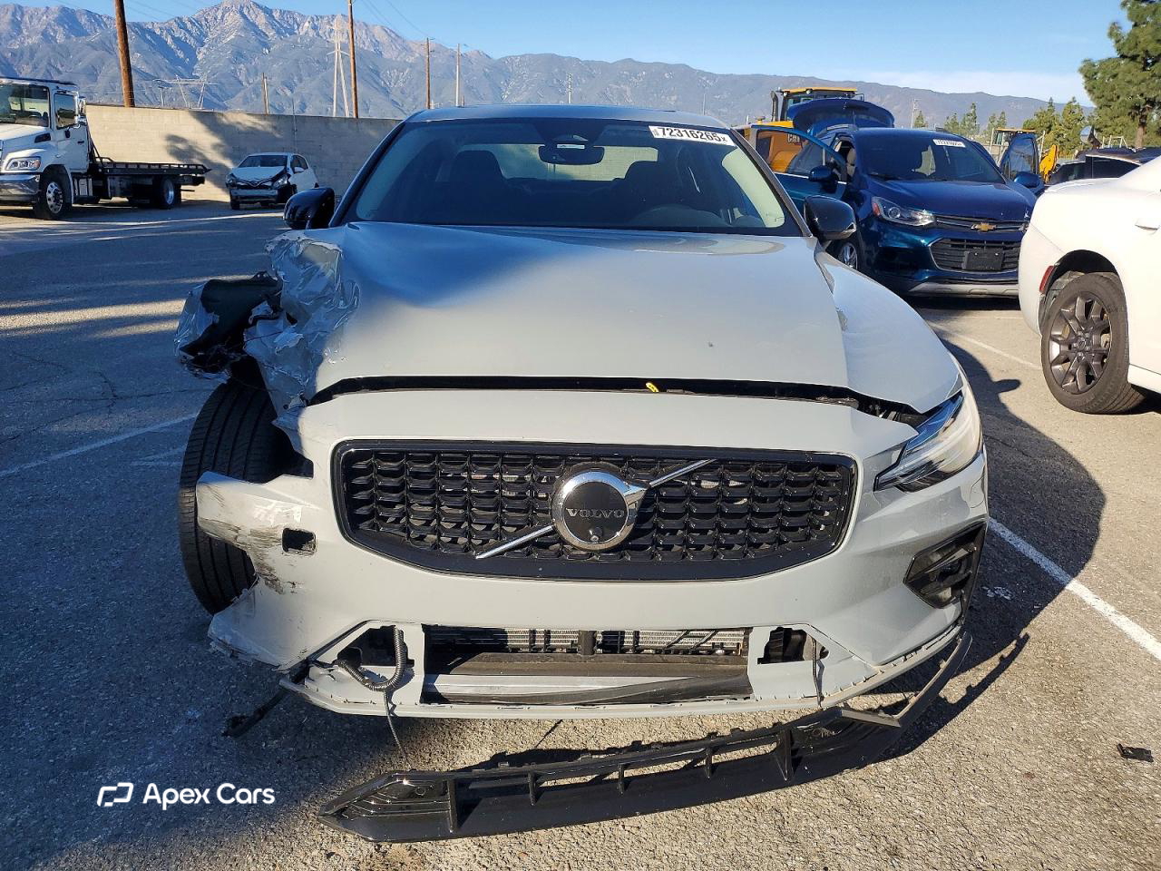 Volvo S60 2025