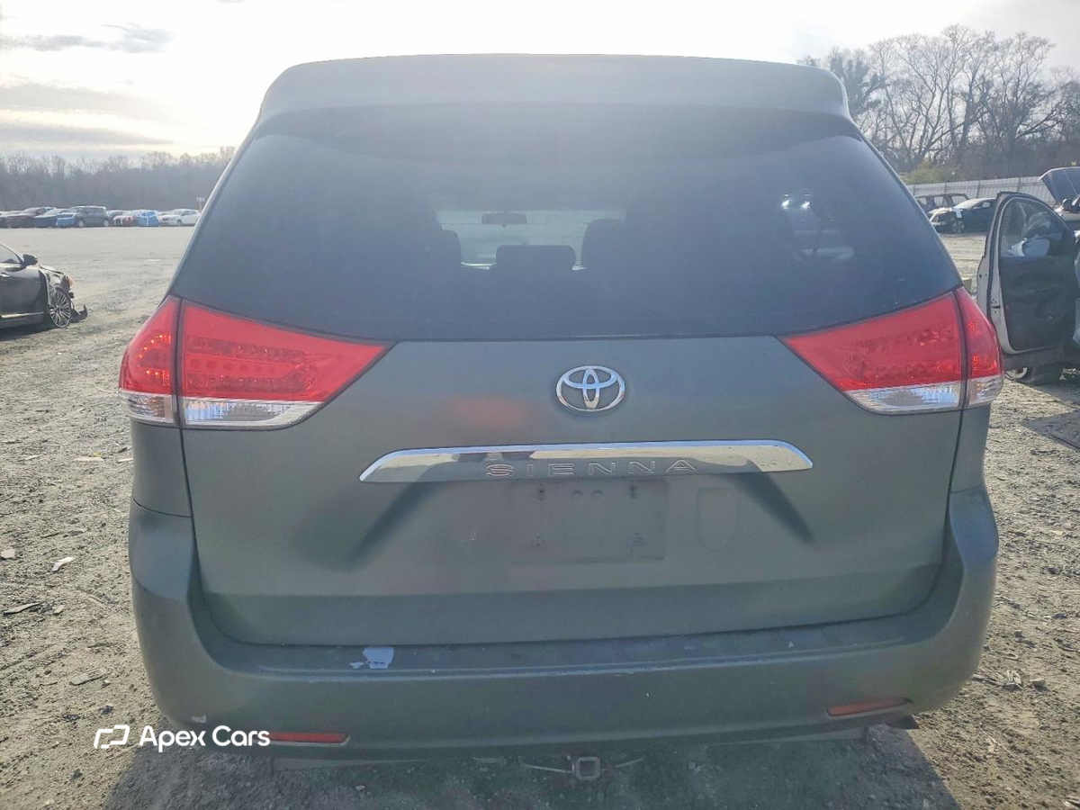 Toyota Sienna 2011