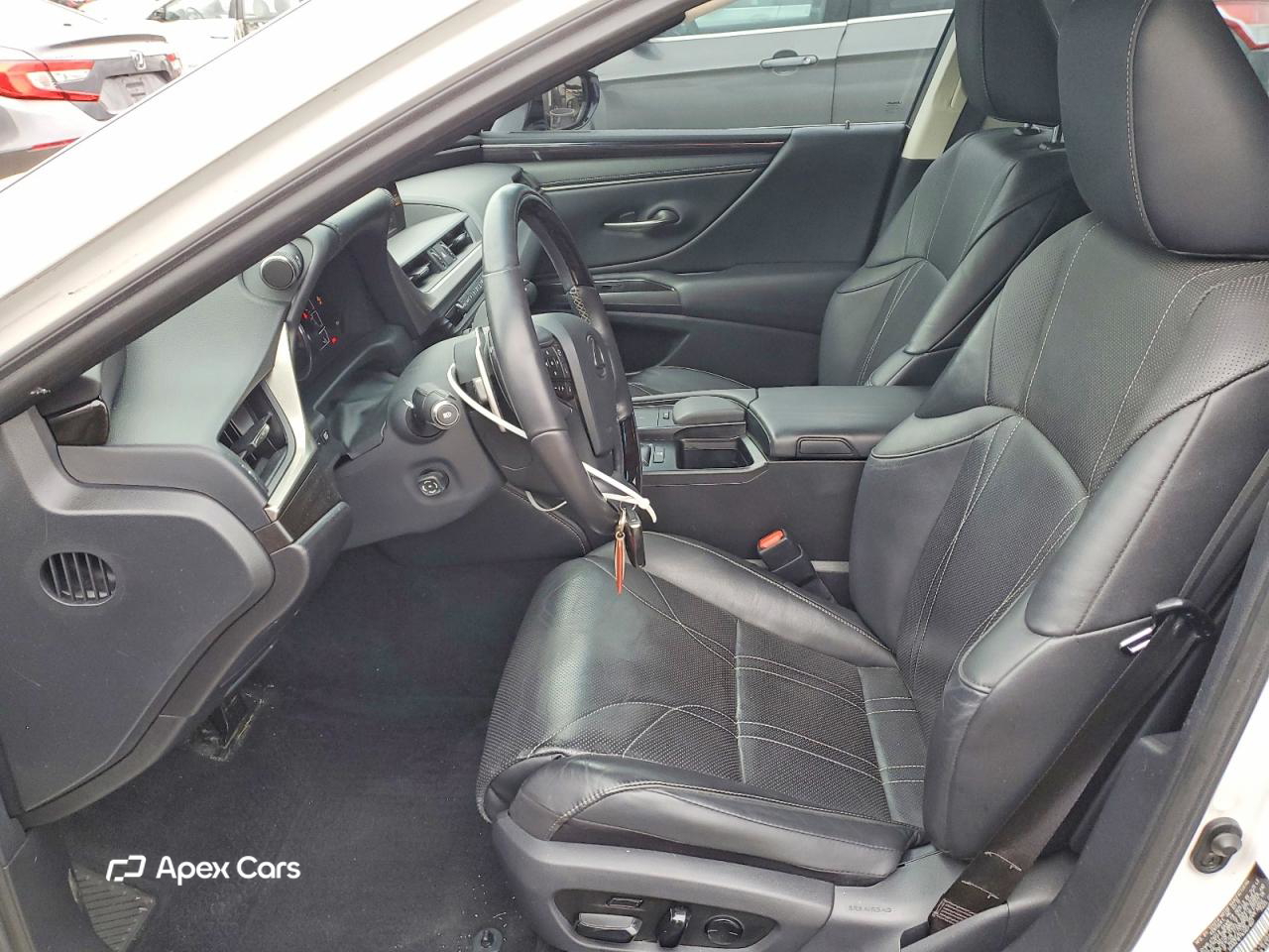 Lexus ES 2019