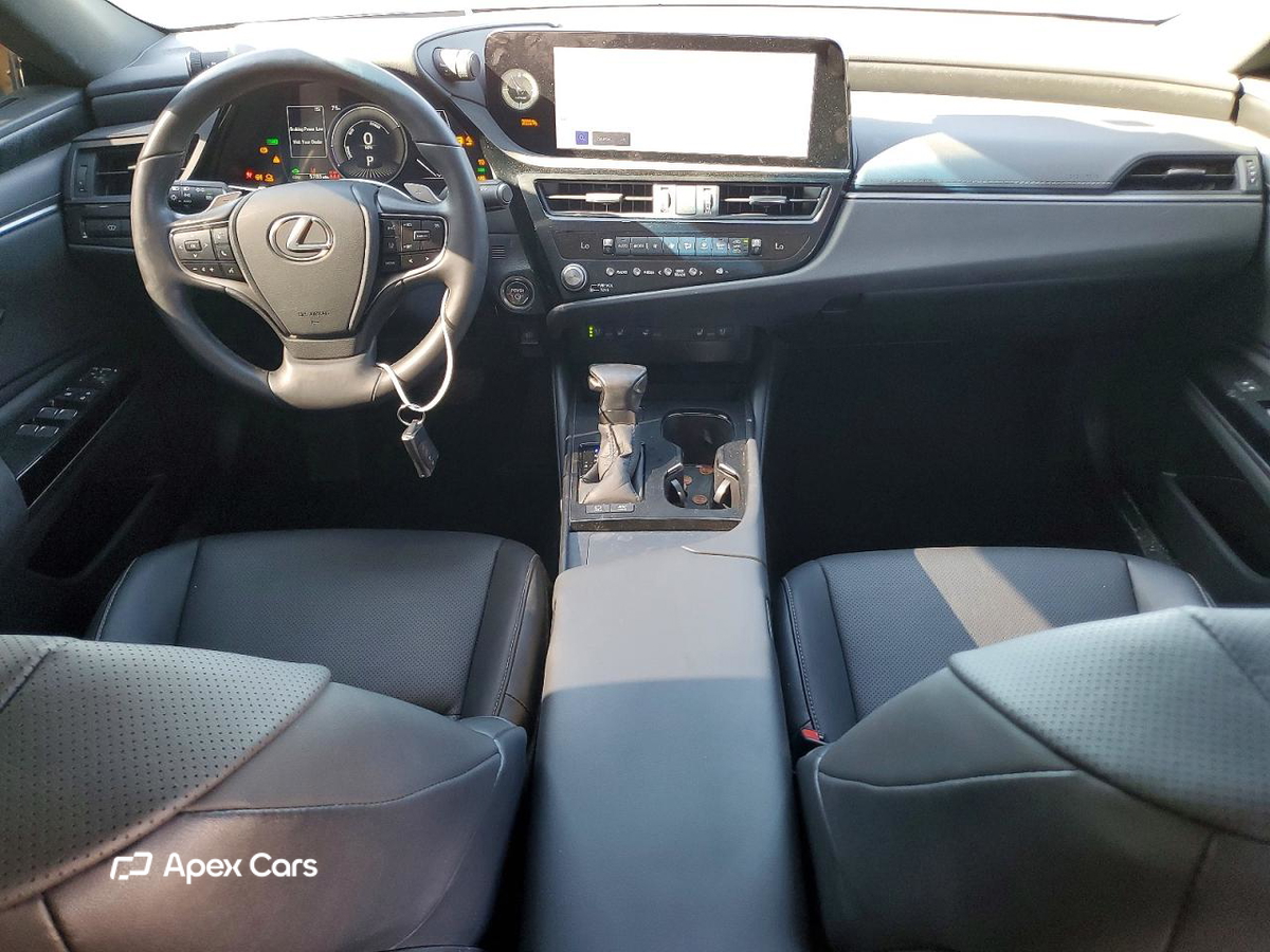 Lexus ES 2025