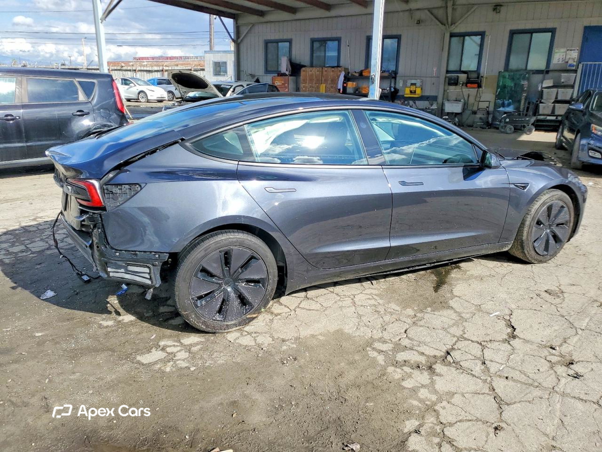 Tesla Model 3 2024