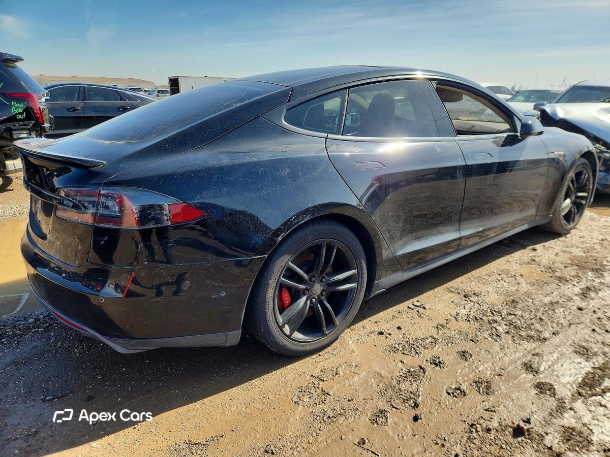 Tesla Model S 2015