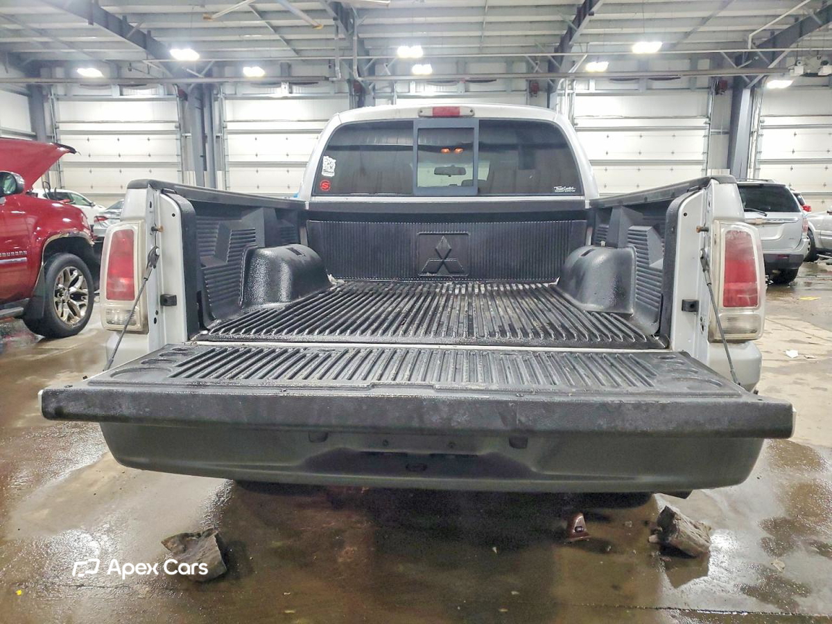Mitsubishi Raider 2006