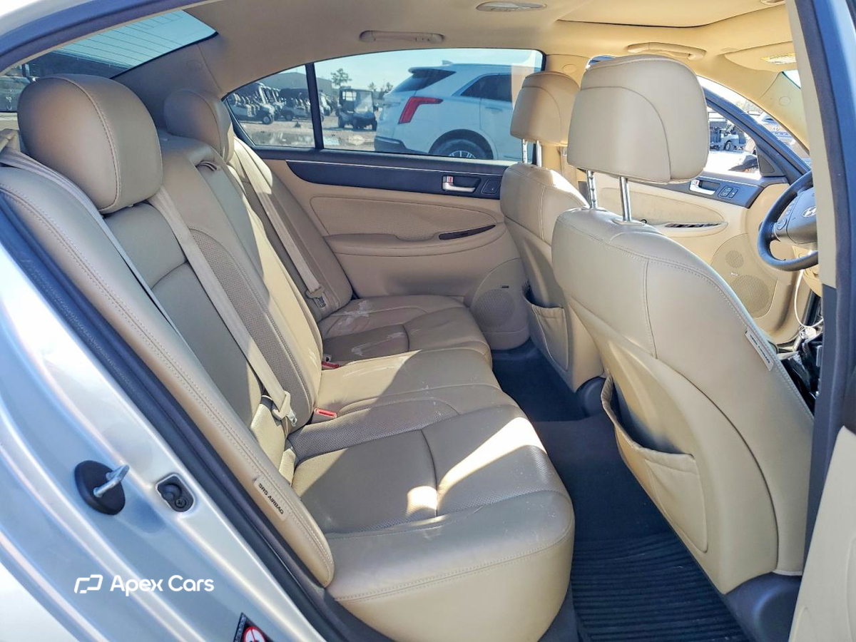 Hyundai Genesis 2012