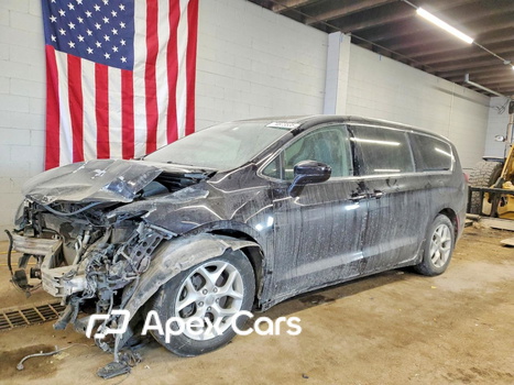 Chrysler Pacifica 2018 - Image 1 of 14