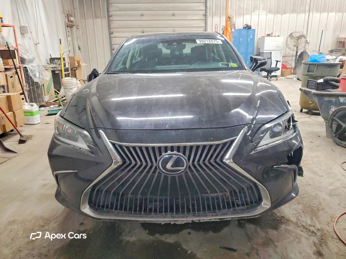 Lexus ES 2020