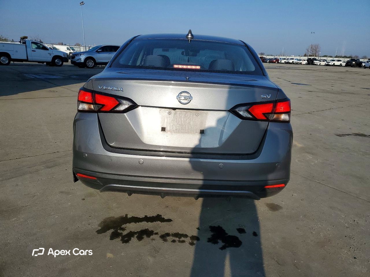 Nissan Versa 2021