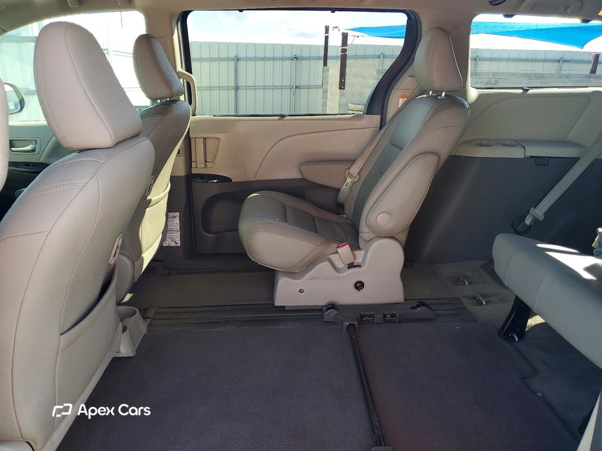 Toyota Sienna 2016