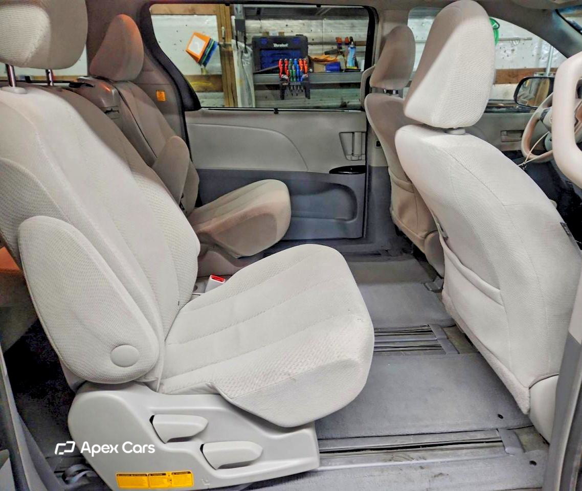 Toyota Sienna 2012